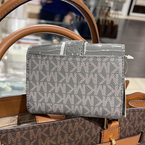 MICHAEL KORS CARMEN MEDIUM FLAP LOGO AND FAUX LEATHER WALLET 
HEATHER GREY MULTI - Picture 10 of 16